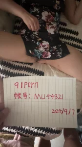 [原创] 带丰满老婆来申请一个论坛邀请码