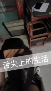 露脸，口爆吞精，曲师大大一新生带她去体检的时候在体检中心楼梯间口爆吞