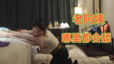 钟爱熟女老阿姨老阿姨舔脚各种都会